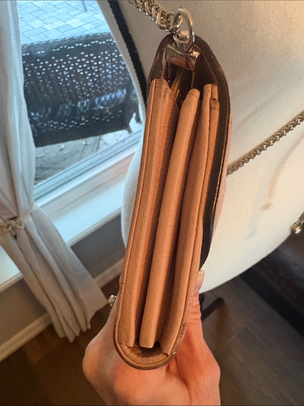 Louis Vuitton Pink Mahina Leather Crossbody XL Wallet on chain - Picture 6 of 15